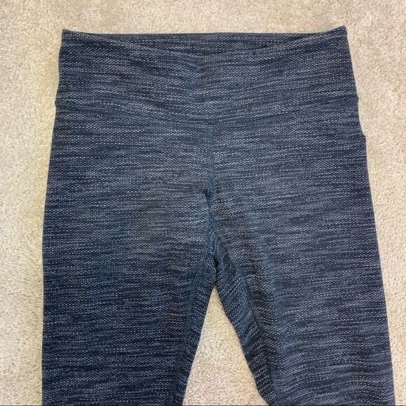 𝅺BLACK and gray Lululemon leggings size 4 - Picture 4 of 12